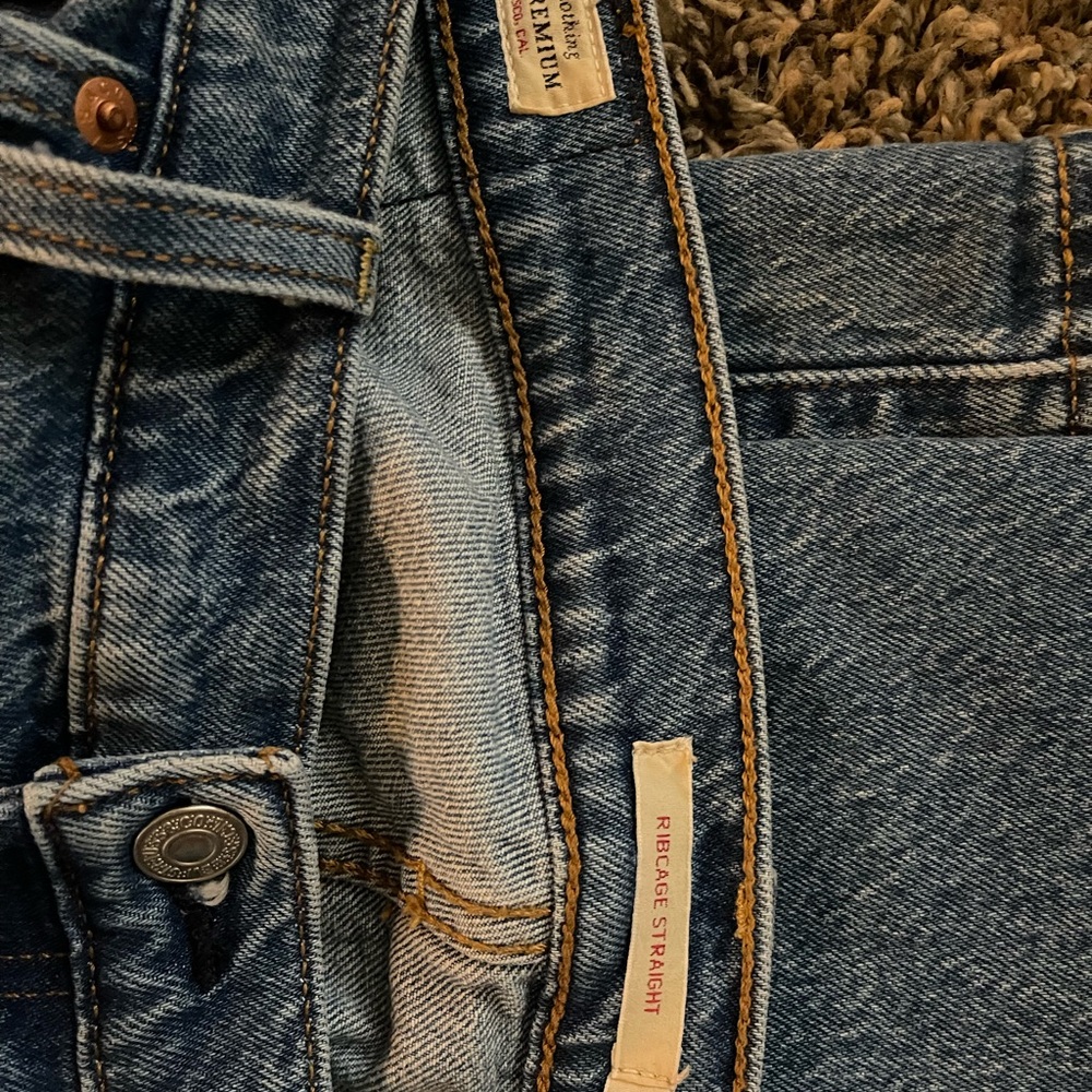 Levi’s Premium Ribcage Stretch - Picture 3 of 9